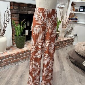 NWT Women's Tropical Print Wide-Leg Pants From Windsor. Size XS